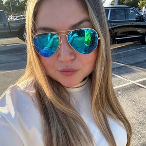 Meet your Posher, Daniela